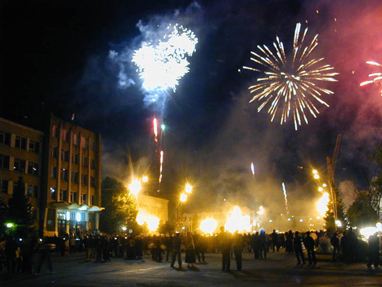 Новогодний салют. 20.00 часов.