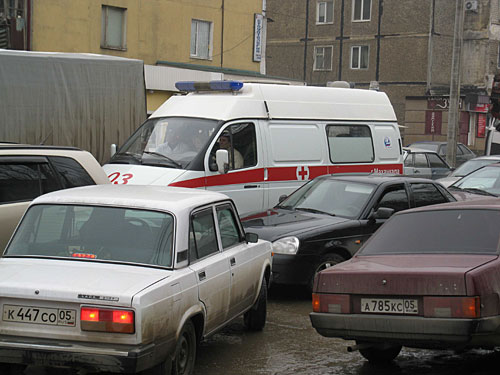 Забастовка водителей маршрутных такси в Махачкале парализовала движение. 1 февраля 2010 года. Фото "Кавказского Узла"