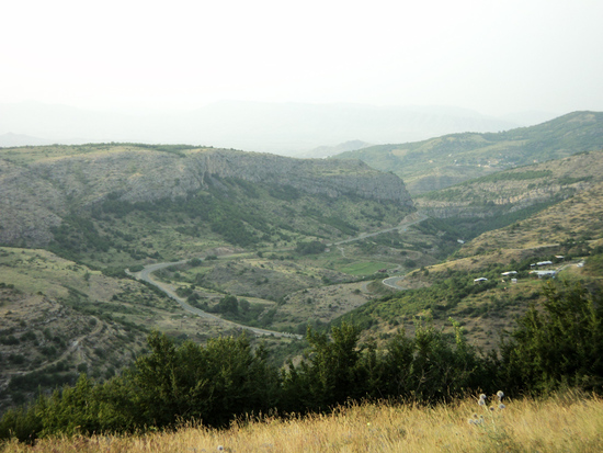 Дорога вьётся змейкой. Амарас