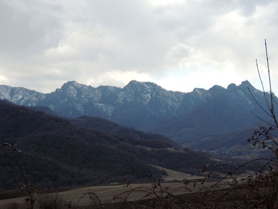 Справа внизу видно село Гарнакар (Мардакертский район).