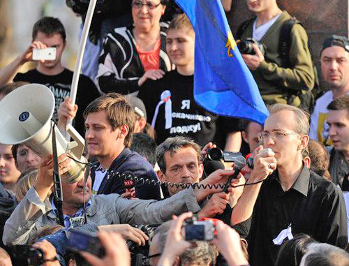 Митинг сторонников Олега Шеина в Астрахани. 14 апреля 2012 г. Фото Михаила Мордасова, ЮГА.ру