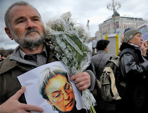 Пикет памяти Анны Политковской в Новопушкинском сквере. Москва, 7 октября 2012 г.  Фото: Антон Тушин/Ridus.ru