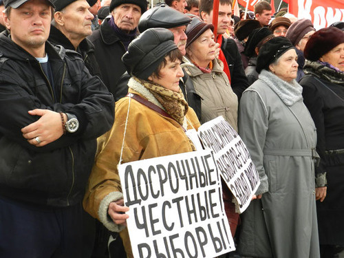 Митинг, организованный коммунистами, за отставку губернатора Волгоградской области Сергея Боженова
состоялся на площади Павших борцов. Волгоград, 16 марта 2013 г. Фото Татьяны Филимоновой для "Кавказского узла"
