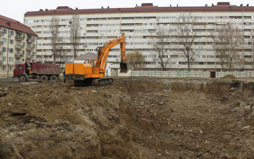 Грозный, декабрь 2013 г. Начало строительства 14-этажного многоквартирного жилого домат по улице Интернациональной, 42. Фото: http://mgkhs.ru