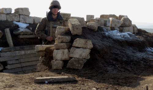 Боевой пост на передовой.  Нагорный Карабах, Мартунинский район, 30 декабря 2013 г. Фото Алвард Григорян для "Кавказского узла"