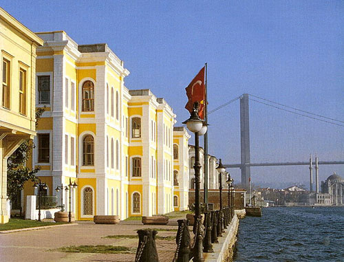 Галатасарайский университет, Стамбул. Фото: Istanbulensis http://commons.wikimedia.org/