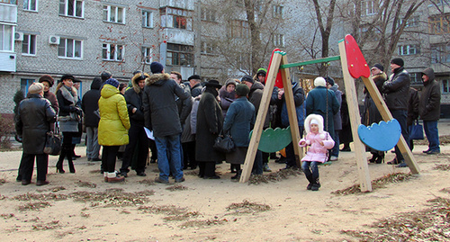 Собрание жильцов домов №47, 49, 51 по вопросу изменения зонирования проблемной территории. Фоторепортаж корреспондента "Кавказского узла" Вячеслава Ященко