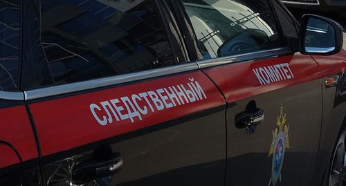 Надпись "Следственный комитет" на служебном автомобиле. Фото Нины Тумановой для "Кавказского узла"