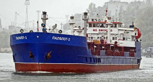 Танкер Palflot-2. Фото: http://www.gundemavrasya.com/hazar-denizinde-palflot-2-adli-rus-bayrakli-tanker-yandi-9325h.htm