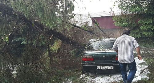 Послдествия ливня во Владикавказе, Северная Осетия. Фото: © Sputnik/ Дзерасса Биазарти, http://sputnik-ossetia.ru/news/20160606/2059600.html