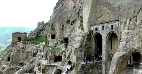 Монастырь Вардзиа в Грузии. Фото http://re-actor.net/architecture/7703-vardzia-cave-monastery.html