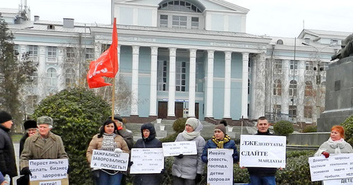 Участники акции против аутсорсинга в детсадах. Волгоград, 19 ноября 2016 года. Фото Татьяны Филимоновой для "Кавказского узла"