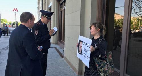 Одиночные пикеты в защиту Оюба Титиева. Москва, 21 мая 2018 года. Фото Рустама Джалилова для "Кавказского узла"