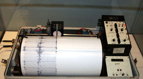Сейсмограф. Фото с сайта ru.wikipedia.org