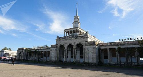 Сухумский вокзал. Фото  © Sputnik / Илона Хварцкия
https://sputnik-abkhazia.ru/Abkhazia/20181026/1025404477/rejs-poezda-moskva-suxum-otmenen-iz-za-razrushenij-puti-v-sochi.html