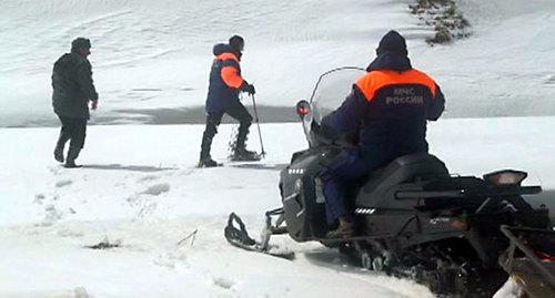 Спасатели в горах . Фото ГУ МЧС России по Чеченской Республике