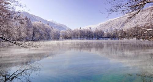 Нижнее Голубое озеро. КБР. Фото: Alex Svirkin https://ru.wikipedia.org