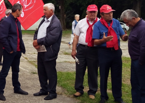 Участники митинга в поддержку Грудинина. Нальчик, 13 июля 2019 года. Фото Людмилы Маратовой для "Кавказского узла".