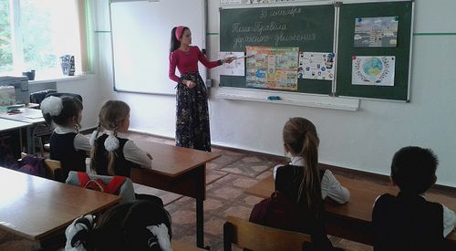 Урок в Долаковской средней школе. Фото: soshdl.ru