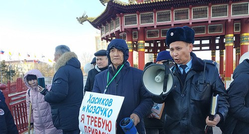 Митинг в Элисте с требованием наказать спикера парламента Хакасии Владимира Штыгашева. Фото: Бадма Бюрчиев для "Кавказского узла"