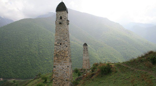 Башни в Джейрахско-Ассинском заповеднике. Фото: пресс-служба Джейрахско-Ассинского государственного историко-архитектурного и природного музея-заповедника / страница учреждения "ВКонтакте" 