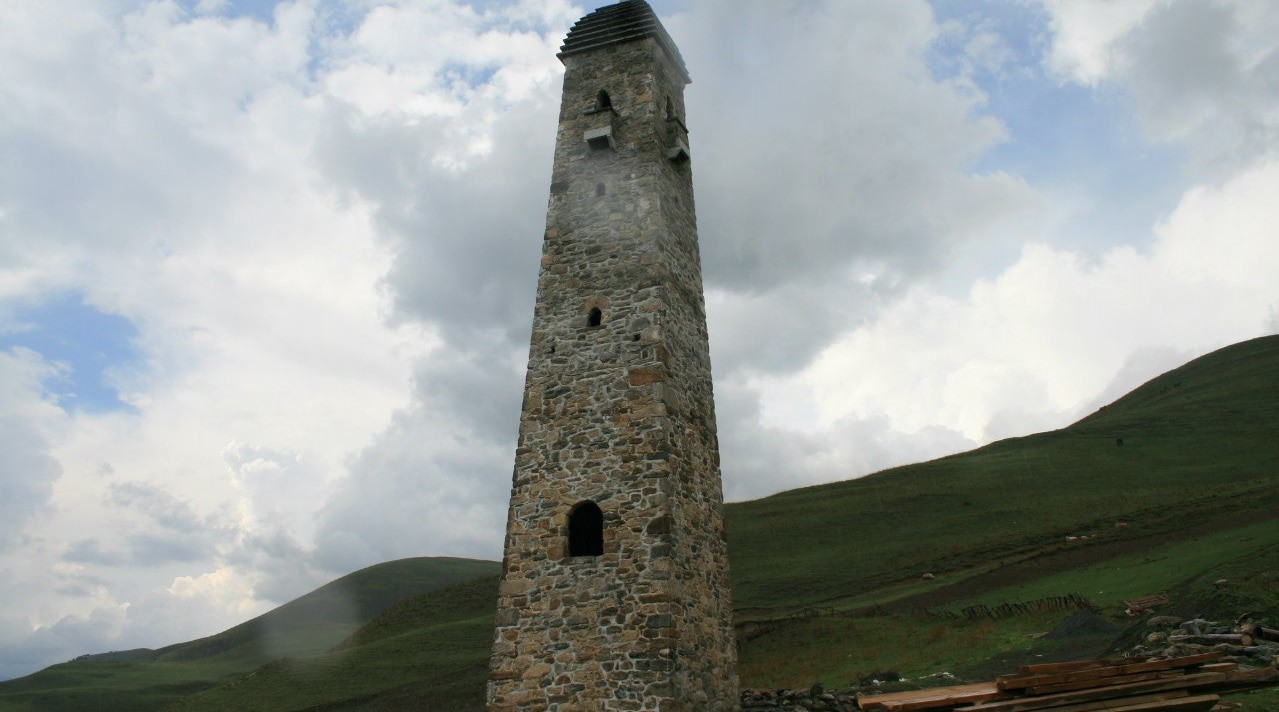 Башни в Джейрахско-Ассинском заповеднике. Фото: пресс-служба Джейрахско-Ассинского государственного историко-архитектурного и природного музея-заповедника / страница учреждения "ВКонтакте"