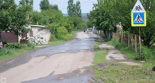 Прорыв водопровода в поселке Розет Краносулинского района. Фото Вячеслава Прудникова для "Кавказского узла"