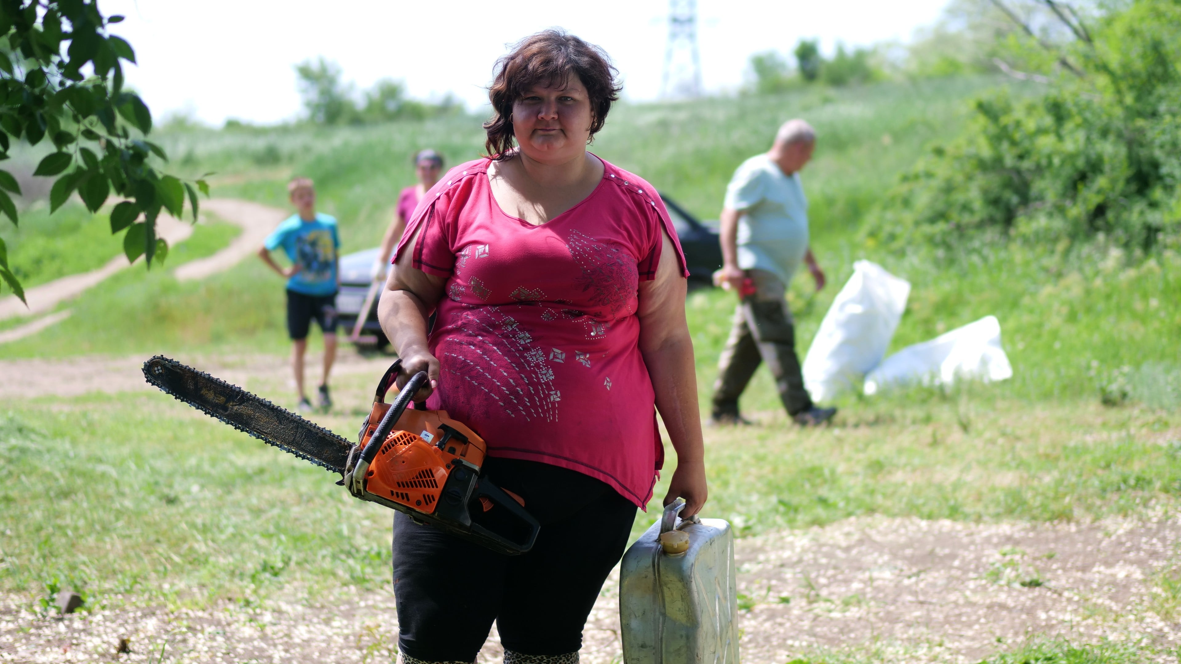 Юлия Божкова на субботнике в Красном Сулине. 29 мая 2021 года. Фото Вячеслава Прудникова для "Кавказского узла"