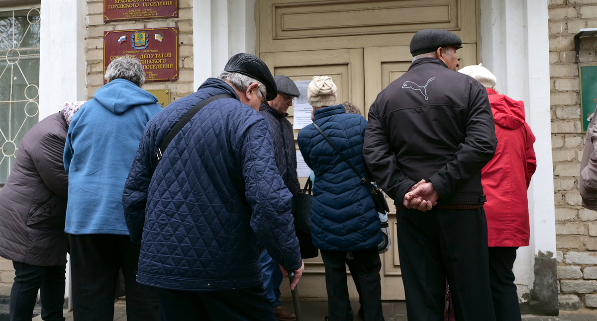 Жители Донбасса оформляют документы  в администрации Красного Сулина. Фото корреспондента "Кавказского узла"