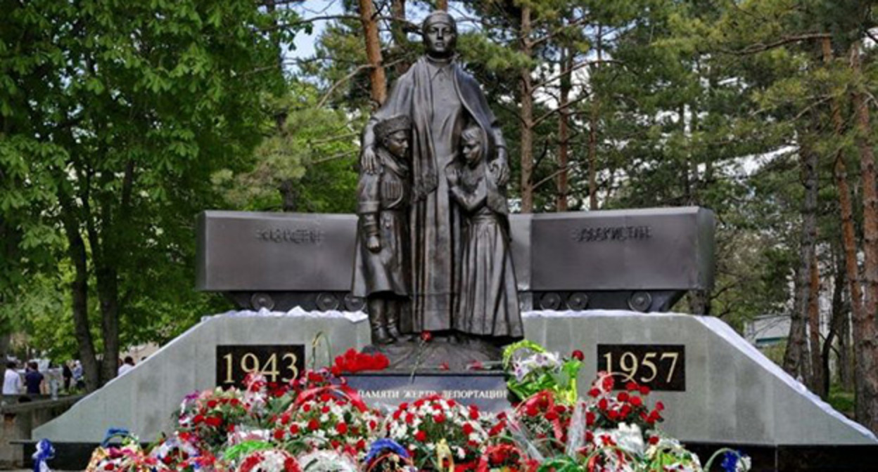 Депортация карачаевского народа памятник