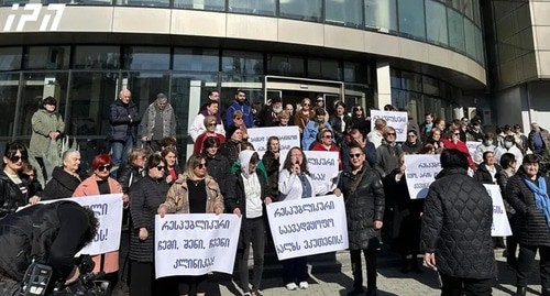 Акция протеста сотрудников Республиканской больницы в Тбилиси. Фото: "ИнтерпрессНьюс" https://www.interpressnews.ge/ru/article/157961-chast-sotrudnikov-respublikanskoi-bolnitsy-provodit-aktsiiu