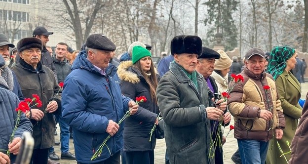 Участники акции памяти жертв депортации балкарцев. Нальчик, 8 марта 2024 года https://vk.com/yura_borsov?w=wall708197368_1314%2Fall