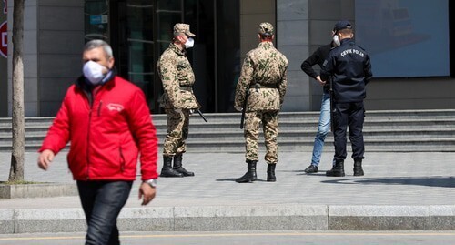 Полиция и служба внутренних войск на улицах Баку во время карантина. Фото Азиза Каримова для "Кавказского узла"