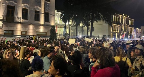 Участники протестов в Тбилиси, фото: https://www.newsgeorgia.ge/bolshego-schastja-ne-sushhestvuet-zurabishvili-poblagodarila-protestujushhih-v-tbilisi/