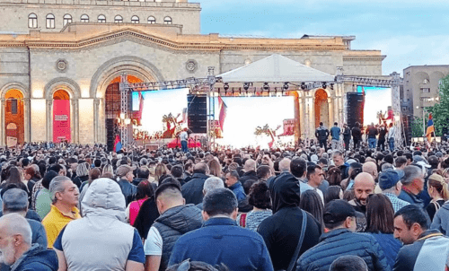 Митинг в центре Еревана. Фото Армине Мартиросян от 10.05.24 для "Кавказского узла".