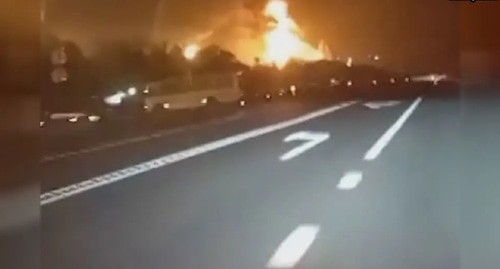 Пожар на Новошахтинском НПЗ, стоп-кадр видео https://t.me/readovkanews/81115