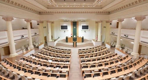 Зал в парламенте Грузии. Фото: пресс-служба парламента https://parliament.ge/en/