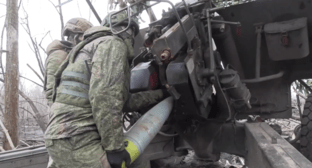 Российские военные в зоне военной операции на Украине. Кадр из видео в телеграм-канале Минобороны РФ https://t.me/mod_russia/34635