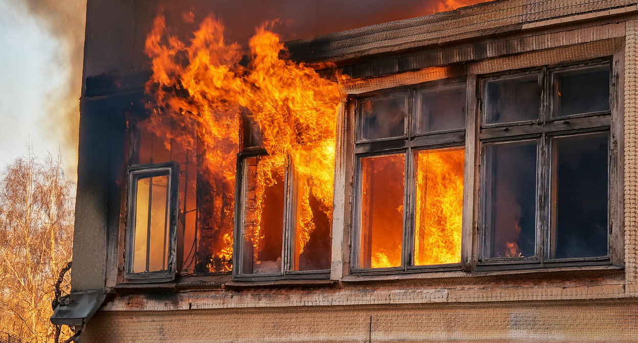 Пожар в административном здании. Иллюстрация создана «Кавказским узлом» с помощью ИИ в программе Copilot Пожар в административном здании. Иллюстрация создана «Кавказским узлом» с помощью ИИ в программе Copilot