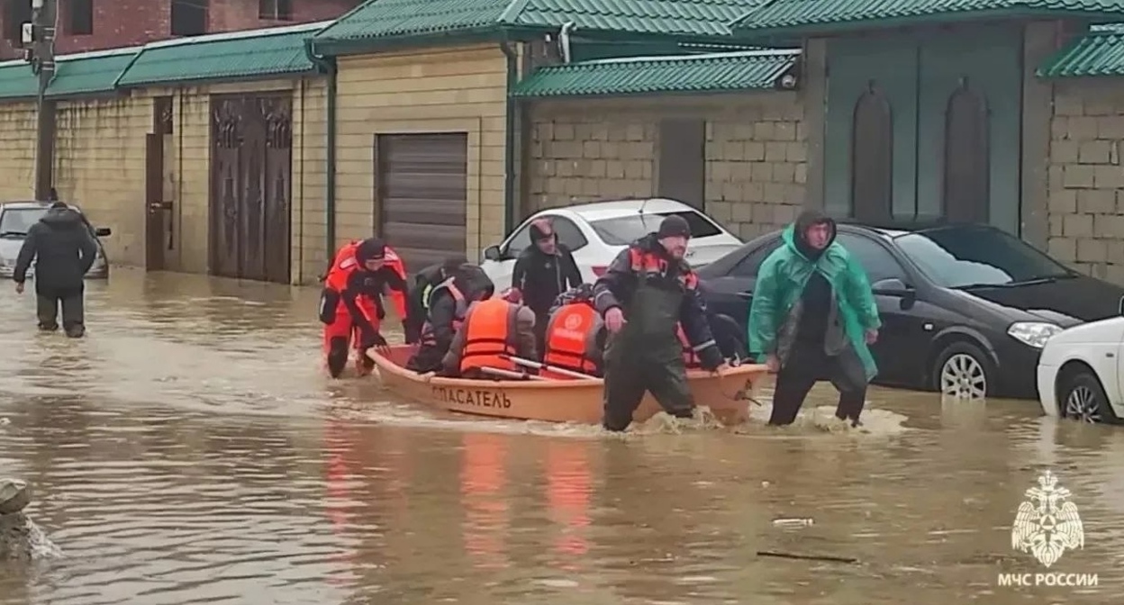 Наводнение в Дагестане. Фото: управление МЧС по Дагестану https://t.me/mchsrd/4981 Наводнение в Дагестане. Фото: управление МЧС по Дагестану https://t.me/mchsrd/4981