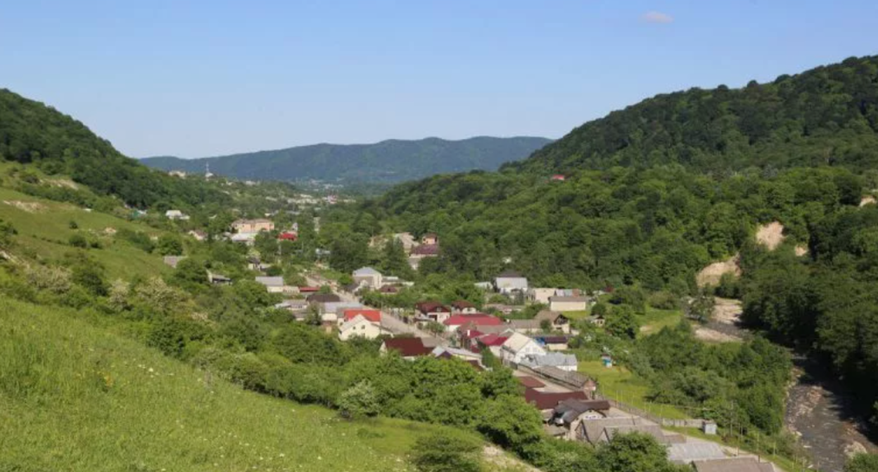 Поселок Белая Речка. Скриншот фото https://ru.wikipedia.org/wiki/Белая_Речка_(Кабардино-Балкария)#/media/Файл:Белая_Речка._Второй_посёлок.jpg Поселок Белая Речка. Скриншот фото https://ru.wikipedia.org/wiki/Белая_Речка_(Кабардино-Балкария)#/media/Файл:Белая_Речка._Второй_посёлок.jpg