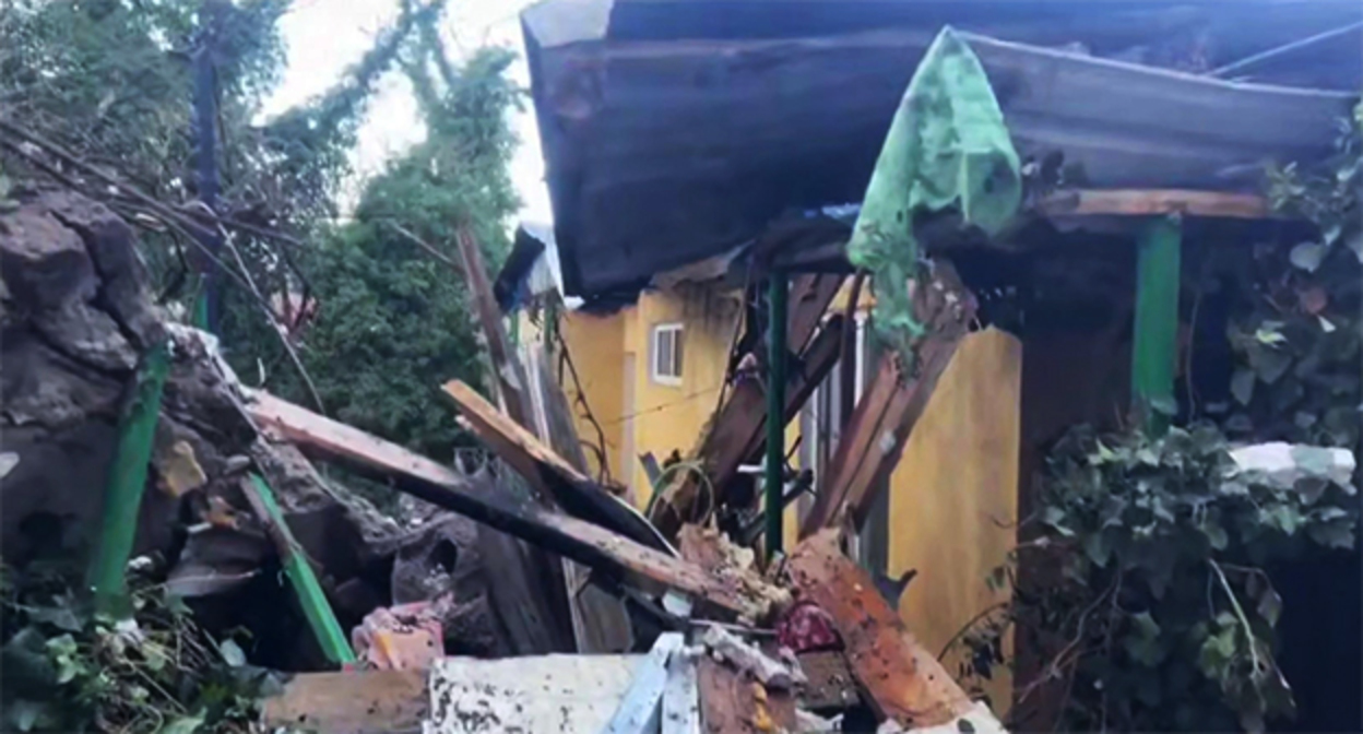 Последствия атаки беспилотников на Туапсе. 16 апреля 2026 г. Фото: Оперативный штаб — Краснодарский край / Телеграм Последствия атаки беспилотников на Туапсе. 16 апреля 2026 г. Фото: Оперативный штаб — Краснодарский край / Телеграм