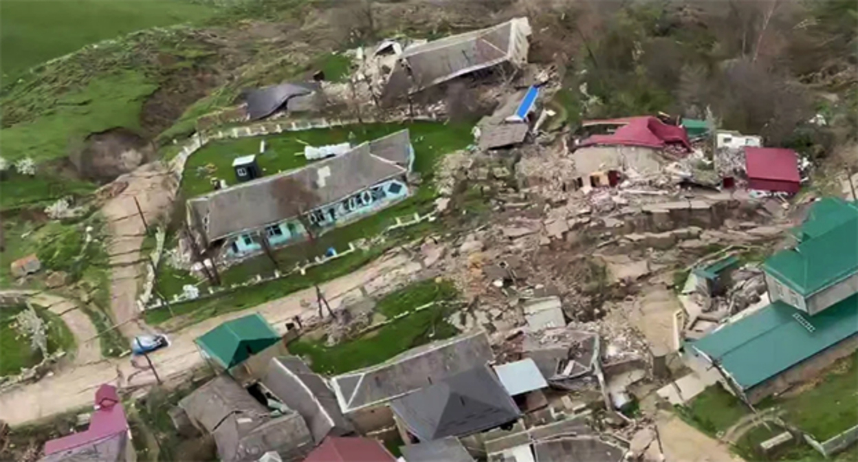 Последствия оползня в селе Дагестана. Фото: Риа Дагестанhttps://riadagestan.ru/ Последствия оползня в селе Дагестана. Фото: Риа Дагестанhttps://riadagestan.ru/