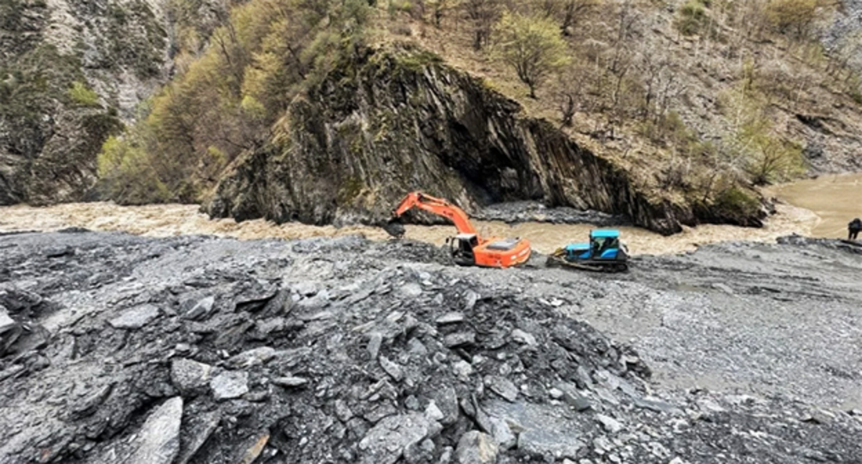 Камнепад в Дагестане. Фото: Риа Новости https://riadagestan.ru Камнепад в Дагестане. Фото: Риа Новости https://riadagestan.ru